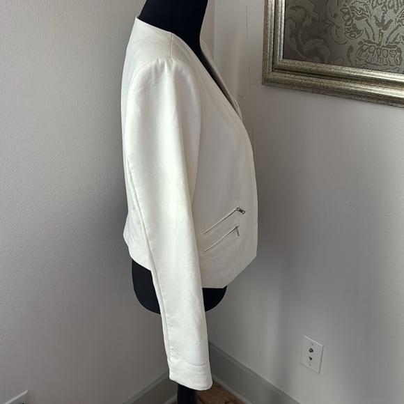 BCBGMAXAZRIA ivory cropped / bolero open front zip pocket detailing blazer sz L - Picture 4 of 7